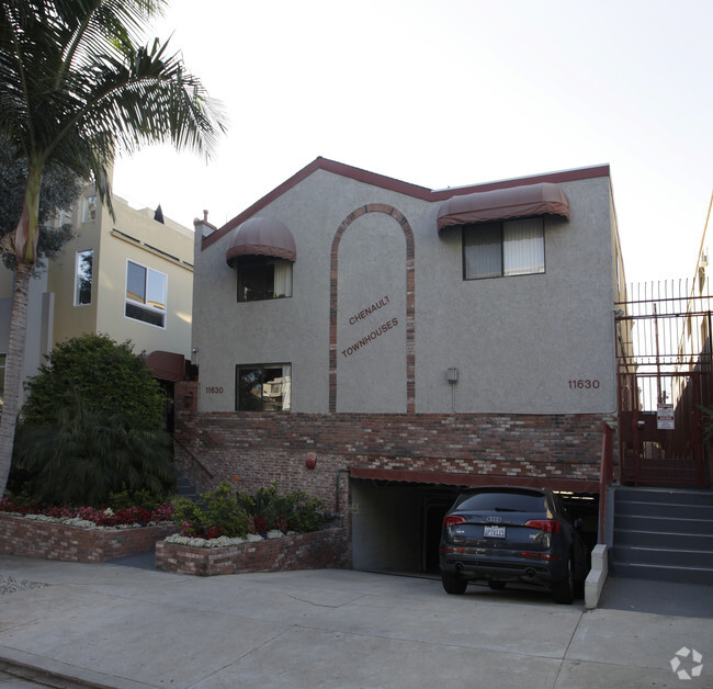 Primary Photo - Chenault Townhomes