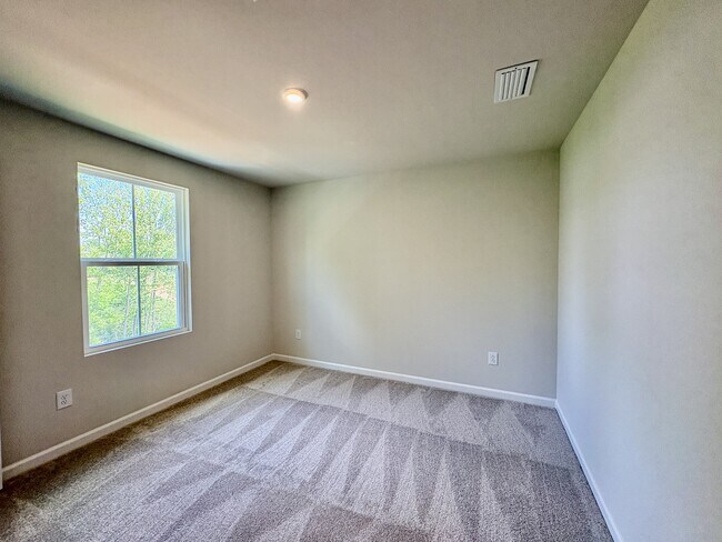 Building Photo - 170 Grv Hl Ter