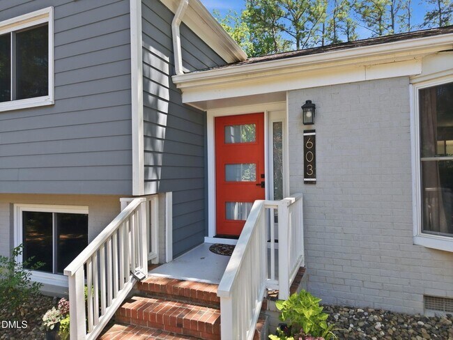 Building Photo - 603 N Estes Dr