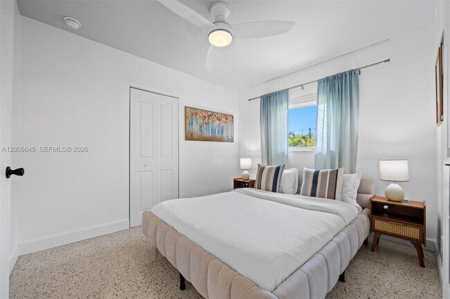 Building Photo - 930 N 11th Ct