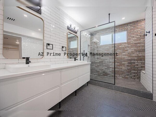 Building Photo - 6828 N 10th Ave