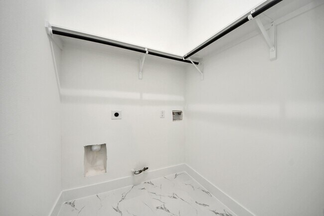 Building Photo - 8533 Amadwe St