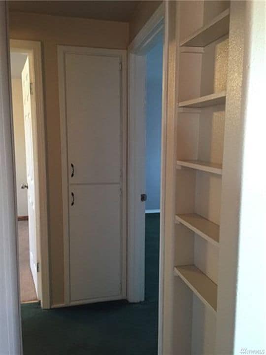 HALLWAY STORAGE - 258 Knolls Vista Dr