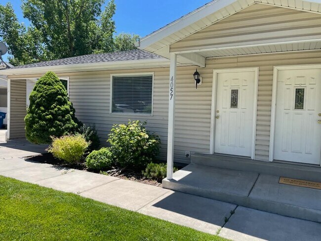 Primary Photo - 4057 Hillcrest Cir