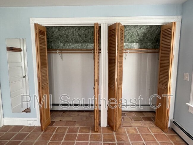 Building Photo - 26 Academy Ln