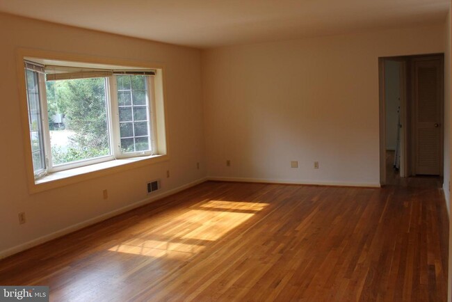 Building Photo - 545 Beall Ave