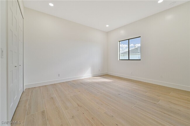 Building Photo - 106 NW 18th Pl