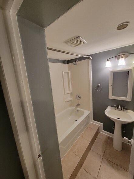 Building Photo - 4238 Glenn Dale Rd