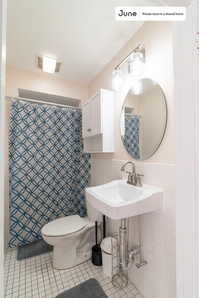 Building Photo - Room in Shared 7 bed/2 bath home