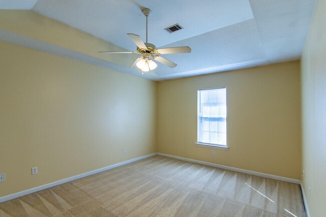 Building Photo - 113 Ginkgo Ln