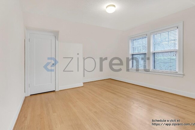 Building Photo - 3010 SE Lambert St