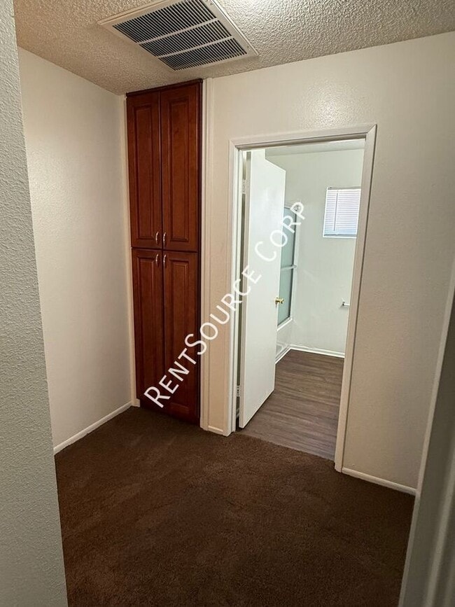 Building Photo - 1303 W Ave J 4