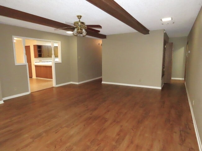 Building Photo - Whitehouse ISD! Spacious 3 Bedroom, 2 Bath...