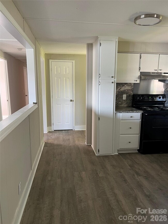 Building Photo - 6950 Ingleside Dr