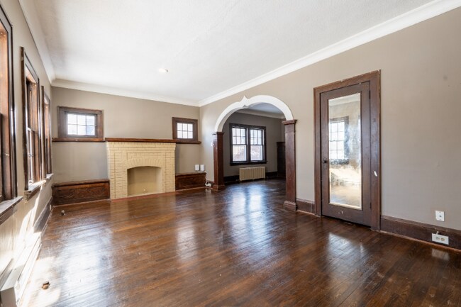 Building Photo - 1917 N Newton Ave