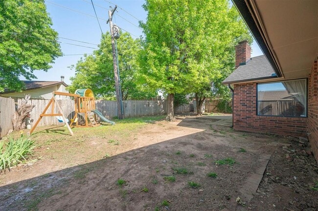Building Photo - 8720 Raven Ave