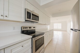 Building Photo - 1017 NW 30th Ct