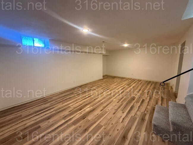 Building Photo - 3113 S Bunker Hl Dr