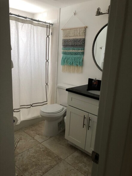 Building Photo - 1236 Beach Rd