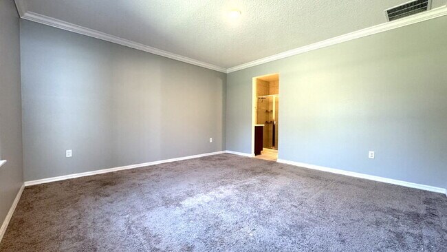 Building Photo - 2827 Westwood Ave