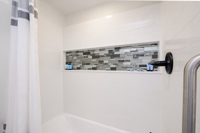 Building Photo - 415 Short St