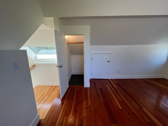 Building Photo - Custom Built 1Bd/ 1Ba home in Piedmont Neighborhood! ~ Skylight, Driveway Parking, Washer/Dryer! ...
