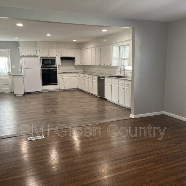Building Photo - 3748 S Louisville Ave