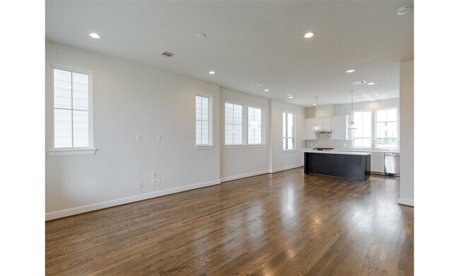 Building Photo - 2802 Grand Fountains Dr