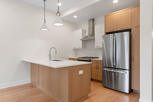 Building Photo - 1954 N Sheffield Ave