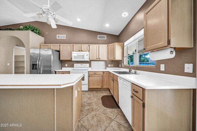 Building Photo - 5639 E Aire Libre Ave