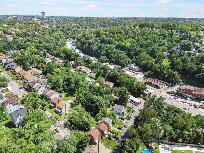 Building Photo - READY FOR MOVE IN! Don't miss this RENOVATED 2 bedroom in BEECHVIEW!