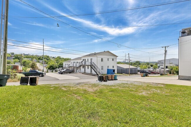 Building Photo - 3319A Felicia St