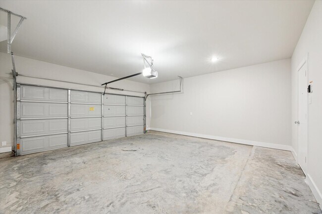 Building Photo - 8662 Easthaven Blvd