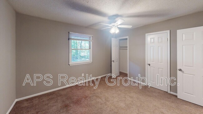 Building Photo - 4001 S Bend Dr