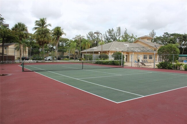 Building Photo - 400 Palm Cir W