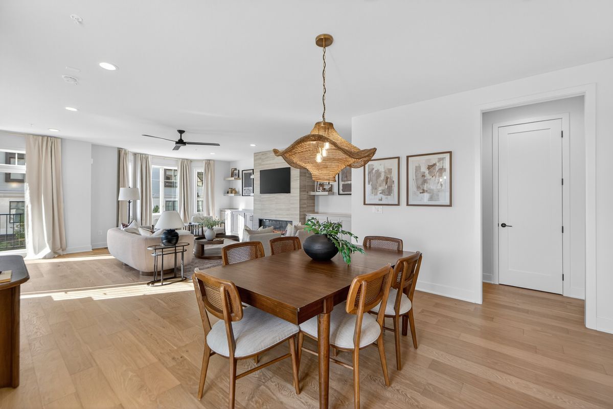 Building Photo - 2100 W 86th St