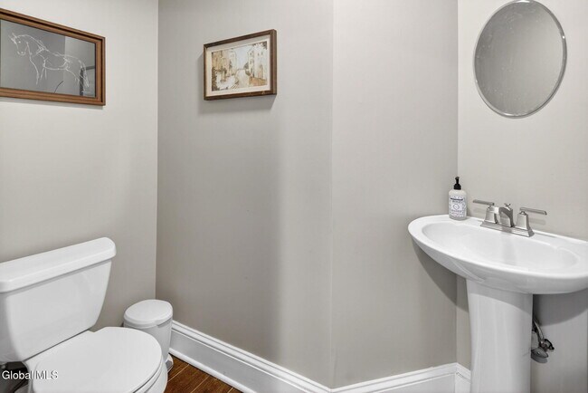 Building Photo - 194 Grand Ave