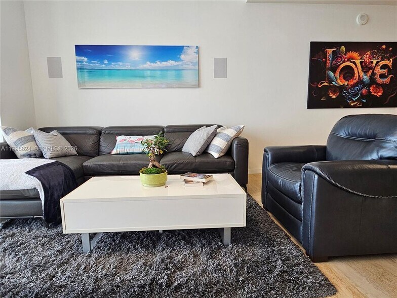 Building Photo - 1000 Brickell Plaza