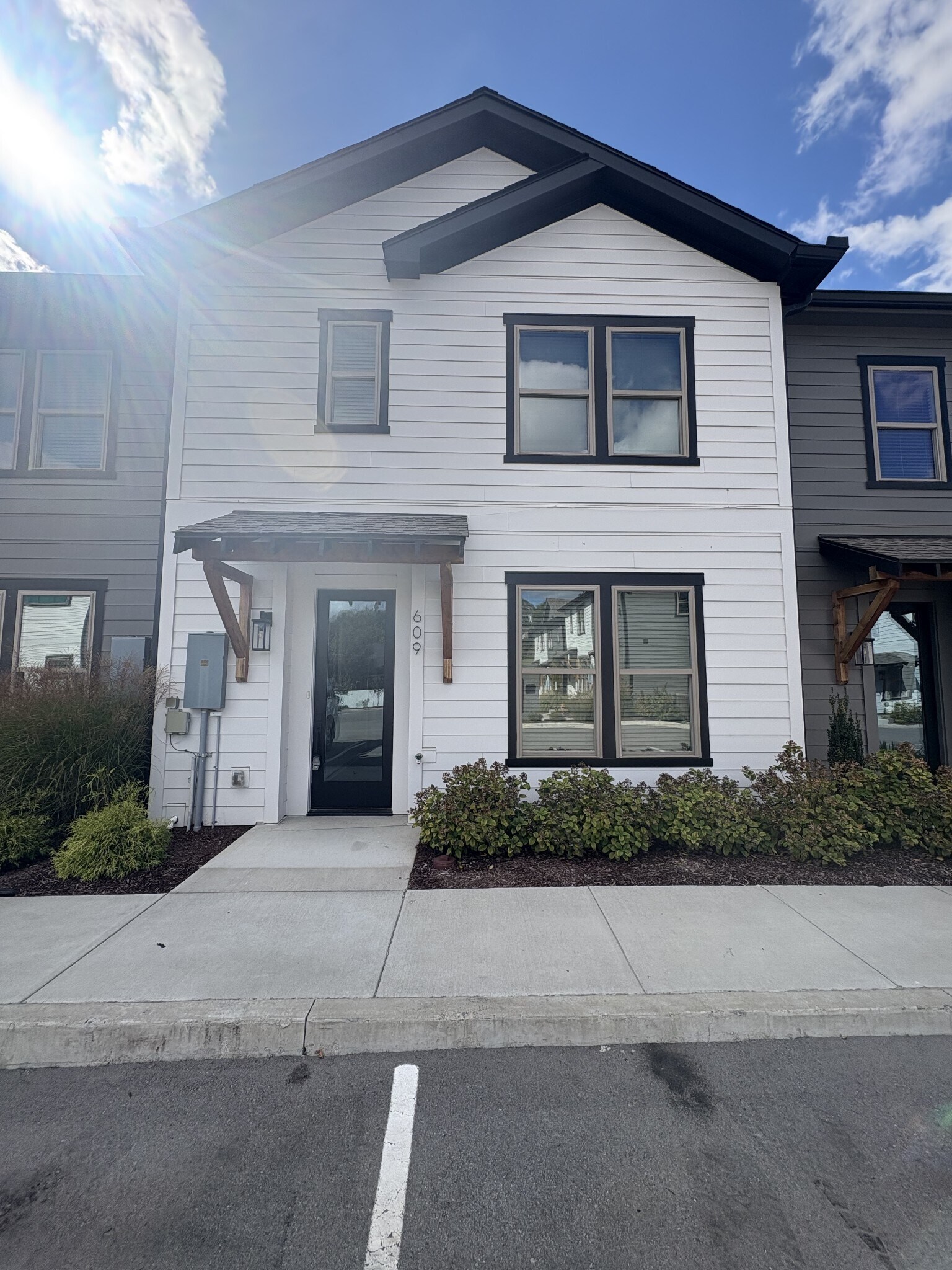 Building Photo - 628 Wallace Ct