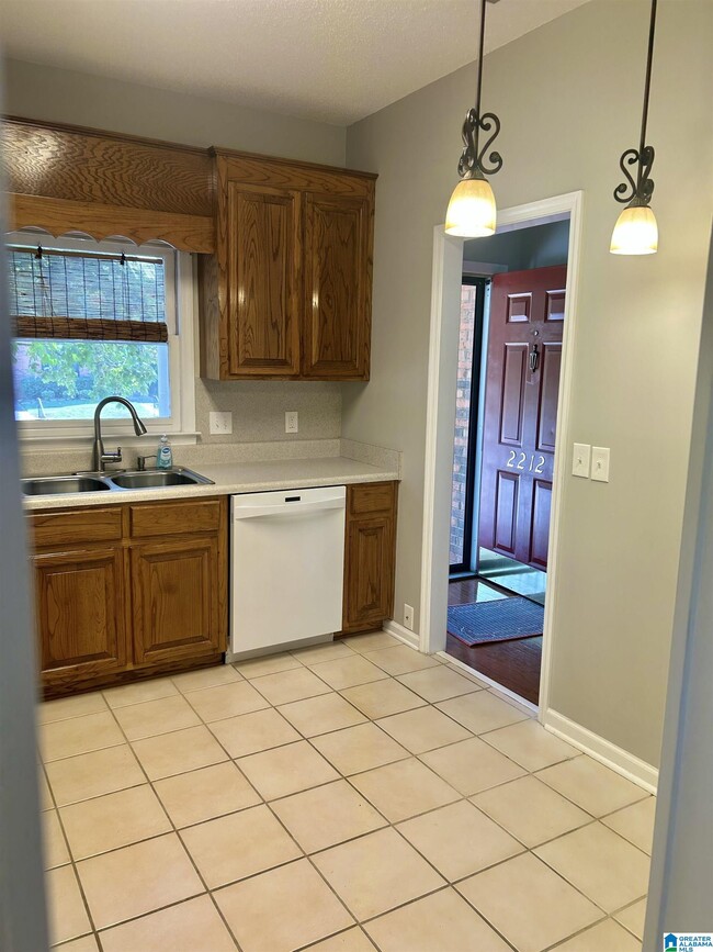 Building Photo - 2212 Ascot Ln