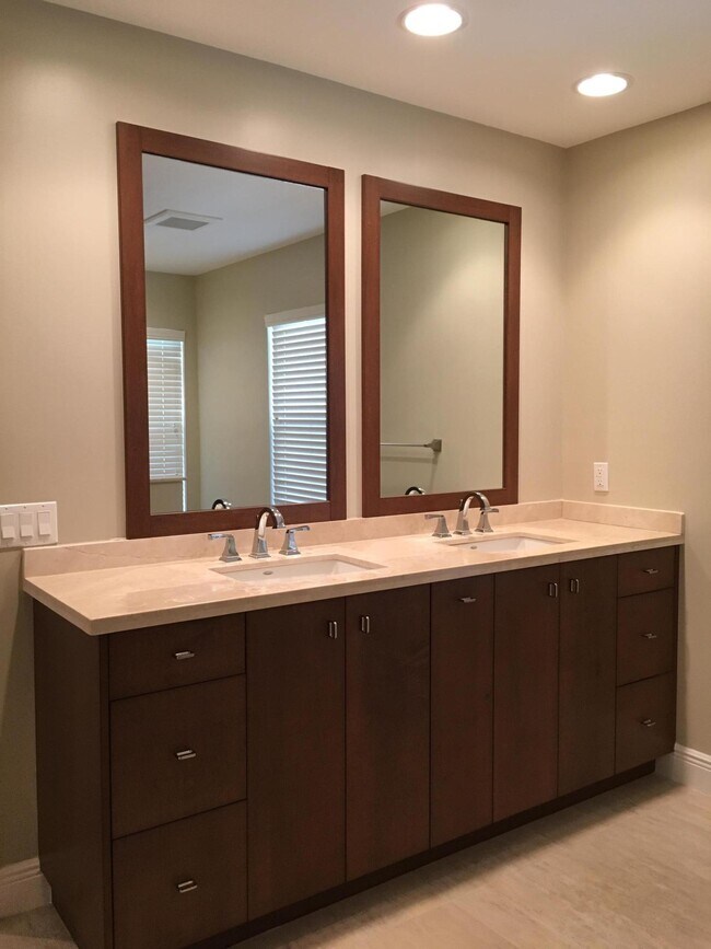 Building Photo - 6593 Serena Ln