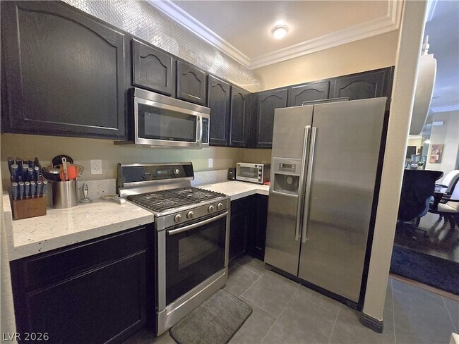 Building Photo - 2050 W Warm Springs Rd