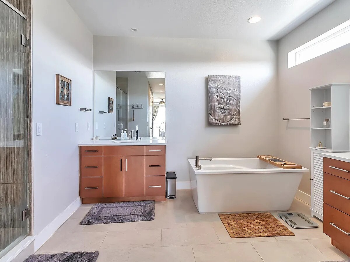 Building Photo - 1962 W 67th Pl