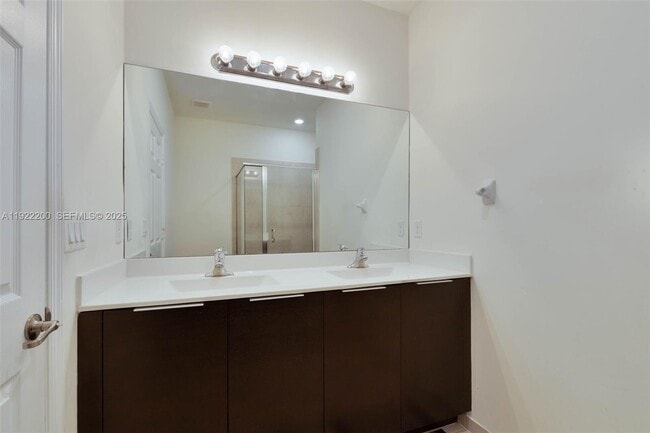 Building Photo - 15070 SW 119th Ln