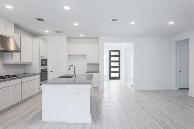 Building Photo - 182 Yarbrough Dr