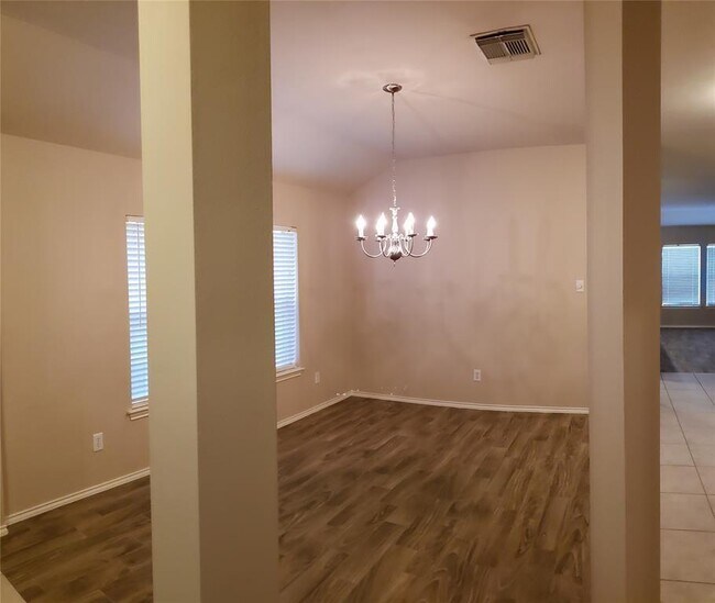Building Photo - 11906 White Water Bay Dr