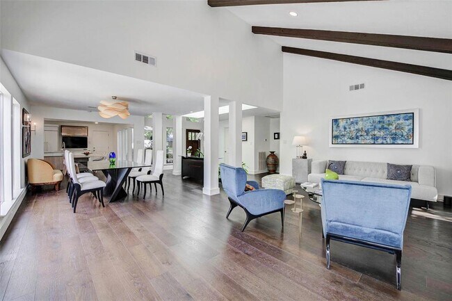 Building Photo - 2907 Fontana Dr