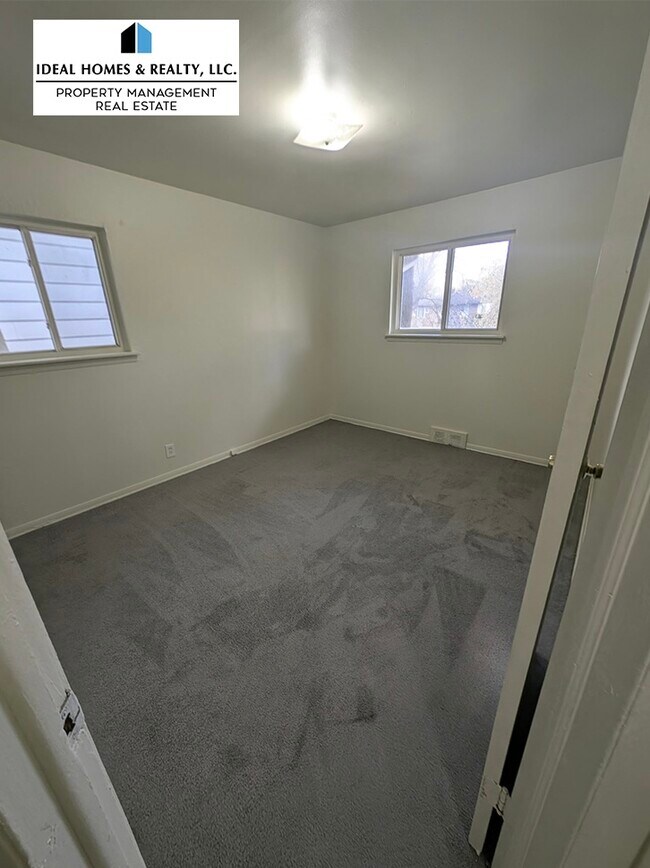 Building Photo - 6134 Detroit St