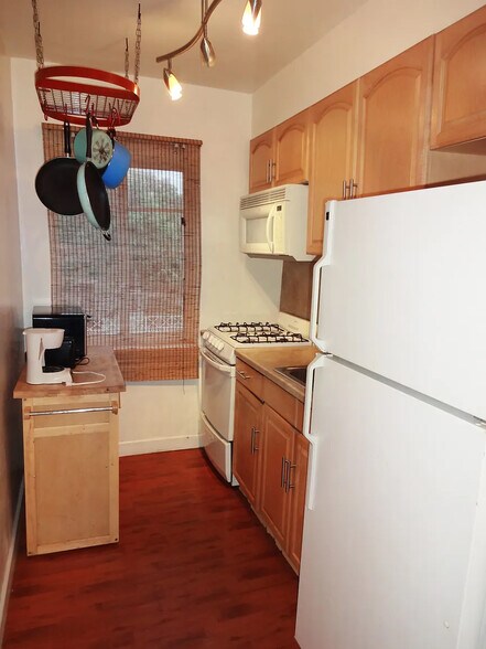 Building Photo - 503 75th St