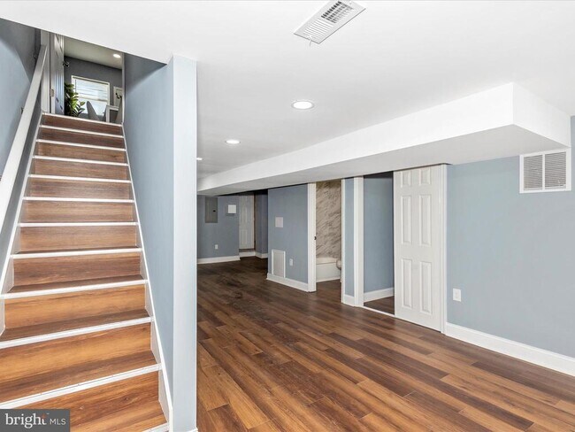 Building Photo - 5443 Jonquil Ave